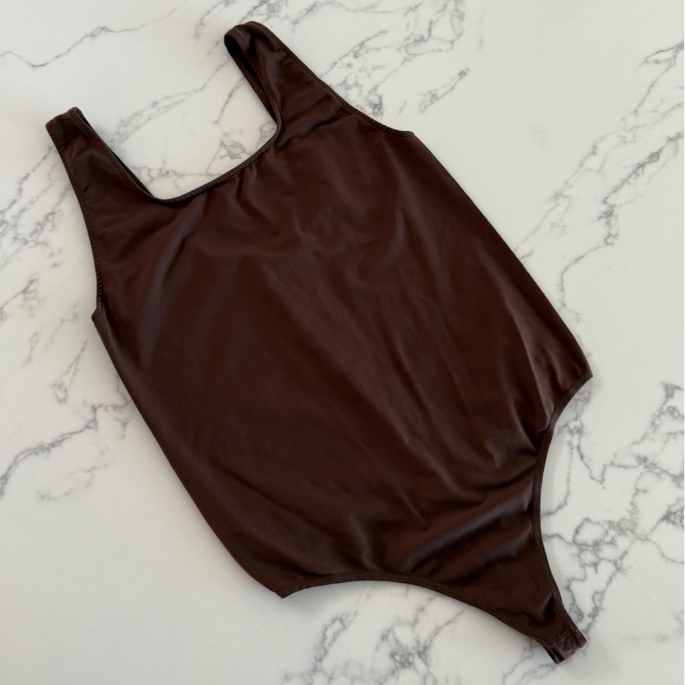 Skims Soft Smoothing Seamless Thong Bodysuit - Brown - Size Large - Picture 3 of 6